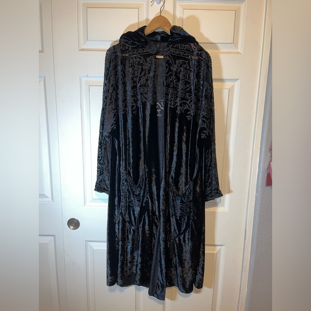 Source Unknown Black Velvet Kimono Style Jacket